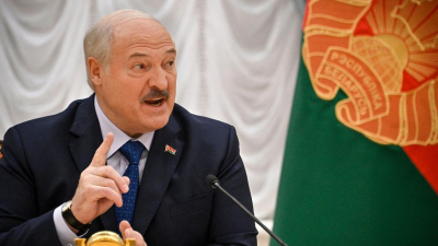 "Почему не повышаете?": Лукашенко пошутил о своей зарплате