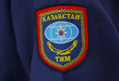 Спасатели спустили туристов с вершины