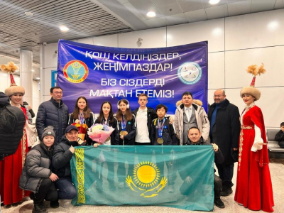 Победителей чемпионата Азии по плаванию торжественно встретили в Астане