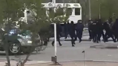 Люди перекрыли дорогу в Жанаозене: полиция отпустила 24 задержанных