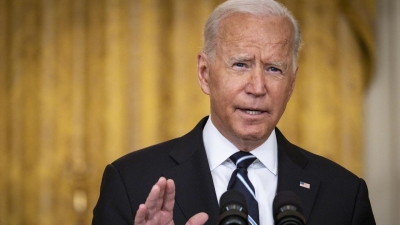 Байден назвал Трампа будущим президентом США и перекрестился (видео)