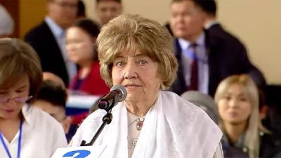 Алматинка пожаловалась на отсутствие костюмов, за которые заплатил Досаев