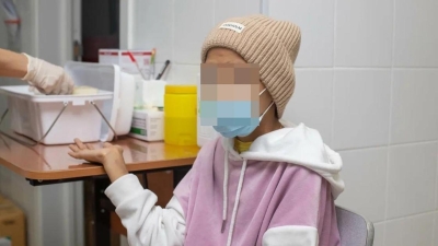 "Одних молитв недостаточно": девочка из Семея в свой день рождения мечтает спастись от рака