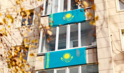 Праздничный настрой: Астанчане вывесили свыше 1000 флагов ко Дню Республики