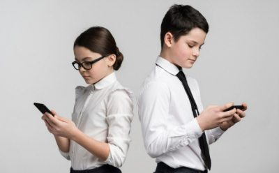 Запрещающий мобильные телефоны в школах законопроект принят в России