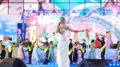 Шоу-балет и парад выпускников: обладателей "Алтын белгі" наградили в Алматы (фото)