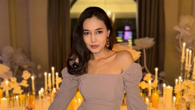 "Аристократическая красота": Динара Бактыбаева появилась в платье с высоким разрезом (фото)