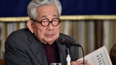 Умер японский писатель, нобелевский лауреат Кэндзабуро Оэ