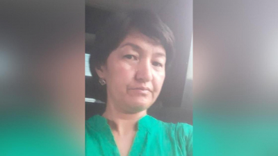 Выехавшая из дома в красном платье женщина пропала в Туркестанской области