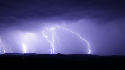 Грозы и сильный ветер на большей части Казахстана: синоптики объявили штормовое предупреждение