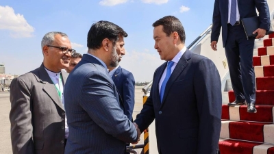 Алихан Смаилов прилетел в Иран (фото)