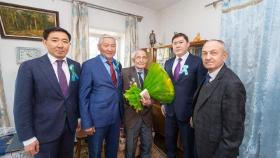 Аким ВКО поздравил казахстанцев с Днем Победы