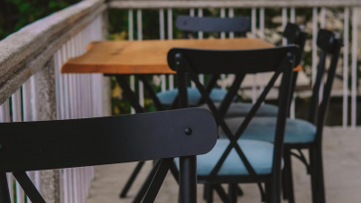 Полицейские запрещали работать летнему кафе в Шымкенте