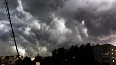 Штормовое предупреждение объявлено в двух мегаполисах Казахстана из-за грозы