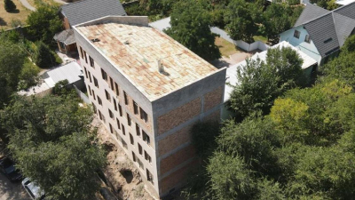 Бизнес-центр попал под снос в Алматы (фото)