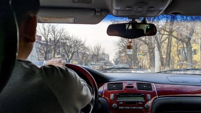 Астанчанин попал в ДТП и уехал с места под "тойскую" музыку (видео)