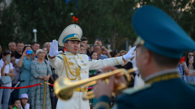 Военные оркестры из разных стран устроили перформанс-шоу в Астане