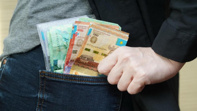 Среднюю зарплату казахстанца за 1-й квартал года назвали специалисты