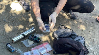 18-летнего "закладчика" с полным рюкзаком "синтетики" задержали в Кызылорде