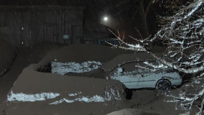 Населенные пункты засыпало пеплом из-за извержения вулкана в России