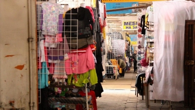 "Думали, правительство даст деньги": по 5 млн тенге требует хозяин рынка с арендаторов в Алматы