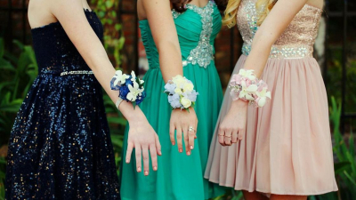 "Давление и буллинг": о минусах пышных выпускных рассказал министр просвещения