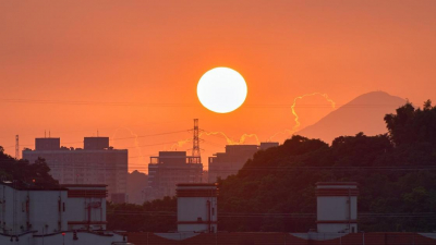 Пожароопасной, жаркой и "богатой" на грозы выдастся суббота в Казахстане