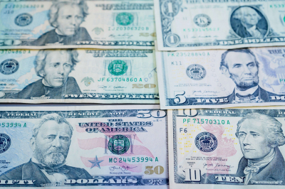 Доллар растет