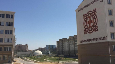 "Першит горло, слезятся глаза": жители Актау пожаловались на запах тухлого мяса в городе