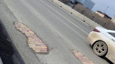 "Атырауские нанотехнологии": кирпичи в ямах на дорогах прокомментировал акимат