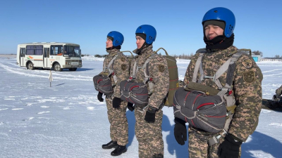 Свои первые прыжки с парашютом совершили курсанты &ndash; будущие летчики
