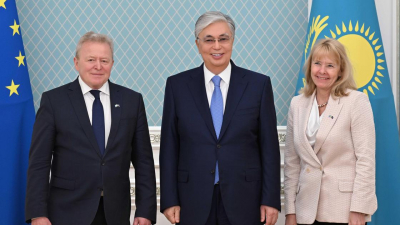 "У Вас есть особая связь с нашей страной": Токаев встретился с Еврокомиссаром Янушом Войчеховским