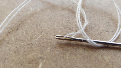 Алматинка проходила 45 лет с иголкой в колене