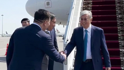 Токаев прибыл с рабочей поездкой в Алматы (видео)