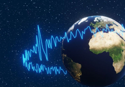 Японию накрывает цунами после мощного землетрясения