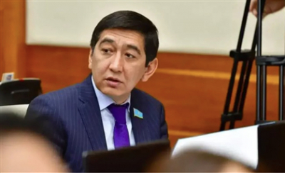 &laquo;Алла&raquo; деп жүріп алдайтындар көп: Белгілі журналист намазхандарға қарсы шыққан Ринат Зайытовтың сөзін сөйлеп шықты