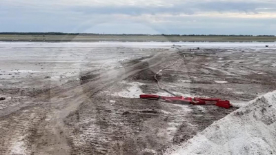 Когда проведут проверку обмелевшего розового озера, рассказала глава Минэкологии