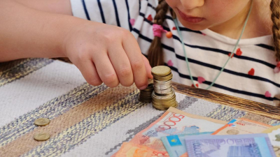 На сколько вырастут пособия потерявшим кормильца семьям в Казахстане