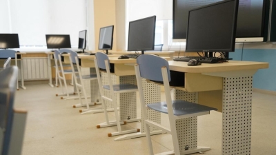 Учеников пяти школ в Атырау переведут на дистанционку