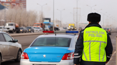 Задержанный мужчина сбежал из полицейского авто на перекрестке в Костанае