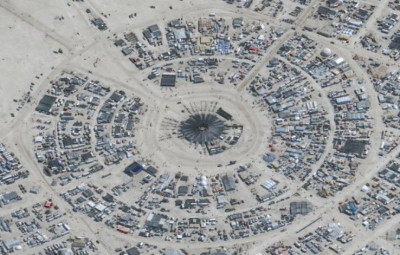 Десятки тысяч гостей фестиваля Burning Man застряли в пустыне из-за ливней